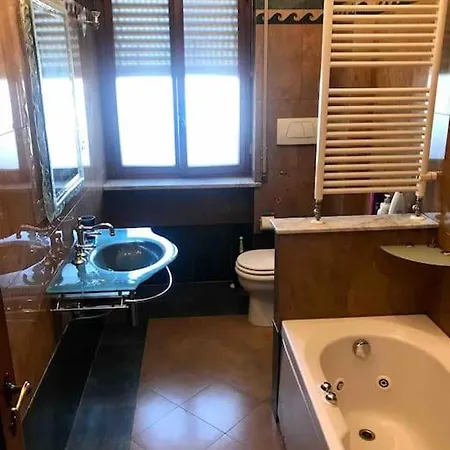 Large Close To The And Centre Apartment *