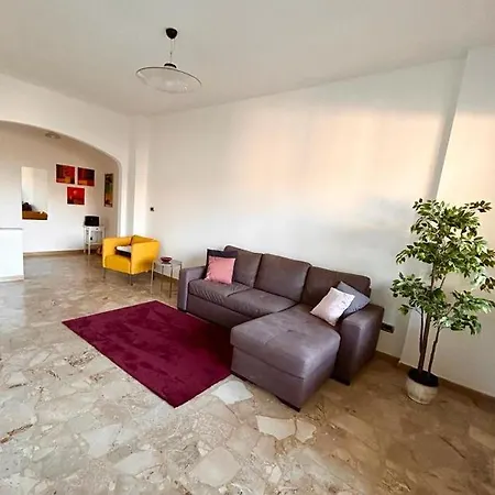 Apartment Large Close To The And Centre