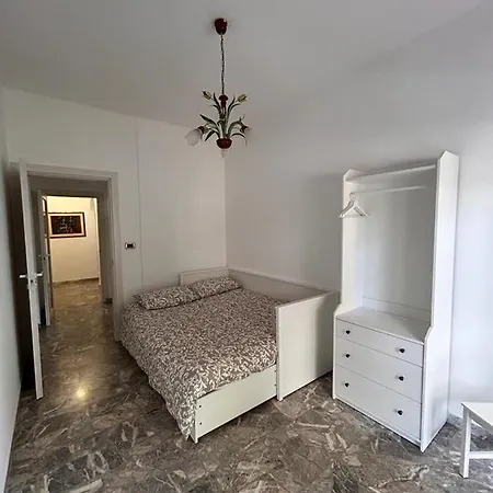 Large Close To The And Centre Apartment